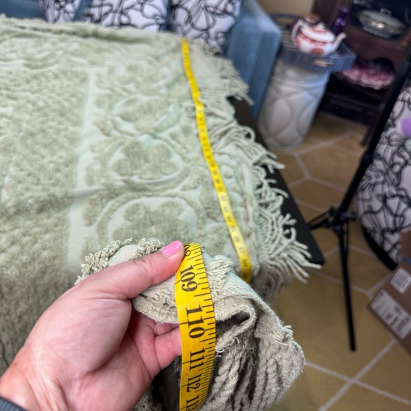 Chenille Sage Medalion Tufting Textured Bedspread with Fringe size King - Picture 10 of 16